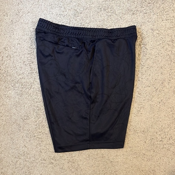 UNIQLO 100% polyester athletic shorts with 2 zipper pockets - Picture 3 of 6